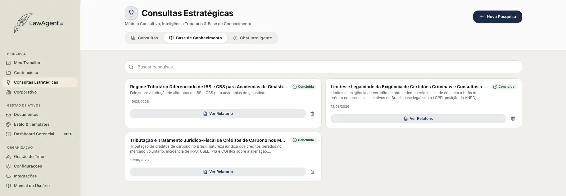 Tela “Base de Conhecimento” do LawAgent, listando pesquisas estratégicas concluídas.